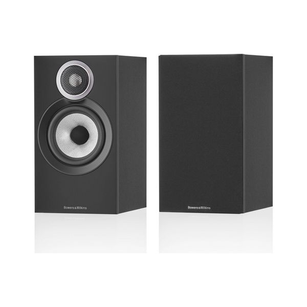 Ανακαλύψτε το Bowers & Wilkins 607 S3, ένα ηχείο βάσης που συνδυάζει ισχύ και ακρίβεια σε compact μέγεθος. Οψη μπρος πισω