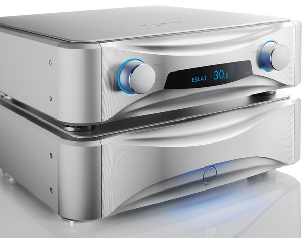 Όταν το Fortissimo γράφεται στη μουσική παρτιτούρα, όταν η ατμοσφαιρική μουσική κρύβει την ίδια την ύπαρξη του ήχου, όταν ο ήχος αποκαλύπτεται ως μια στιγμή λάμψης στην σιωπή, και το βουητό του κοινού αναταράσσει τις αίθουσες μιας ζωντανής παράστασης, το 