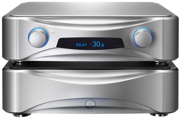 Όταν το Fortissimo γράφεται στη μουσική παρτιτούρα, όταν η ατμοσφαιρική μουσική κρύβει την ίδια την ύπαρξη του ήχου, όταν ο ήχος αποκαλύπτεται ως μια στιγμή λάμψης στην σιωπή, και το βουητό του κοινού αναταράσσει τις αίθουσες μιας ζωντανής παράστασης, το 